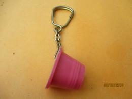 Porte-clé Publicitaire/Alimentation/ DANONE/Petit Pot Yogourt Framboise /Plastique/Vers 1960-1970  POC370 - Key-rings