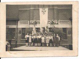 Drogenbos (1620) : Les Filles De La KAJ De Drogenbos Photographiées à L'occasion Du Congrès De La Paix Du 26 Août 1945. - Drogenbos