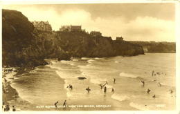 CORNWALL - NEWQUAY - SURF RIDING GREAT WESTERN BEACH RP Co737 - Newquay