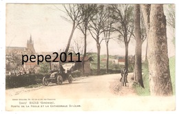 CPA 33 Gironde BAZAS Route De La REOLE Et La Cathédrale St Jean, Voiture 1900-1910  ( Jolie Carte Peu Commune) - Bazas