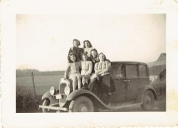 Photo Voiture Ancienne Avec Famille Années 40  Format 10/7 - Cars