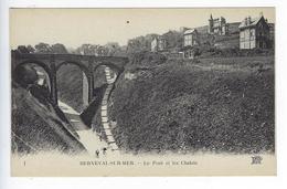 CPA Environs De Dieppe Berneval Sur Mer Le Pont Et Les Chalets - Berneval