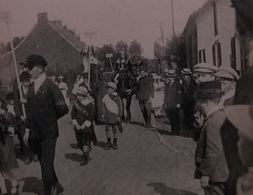 Huissignies Fête Patriotique Du 12 Septembre 1920  La Belgique Groupe De 3 Jeunes Filles - Chièvres