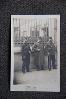 Groupe De Trois Militaires, Carte Photo - Personnages