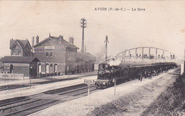 Pas De Calais Avion La Gare Le Train En Marche éditeur Cabruil Cliché Carré - Avion