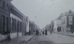 Pecq Rue De Courtrai Vers La Grand'Place Ecole Moyenne Pour Filles Gendarmerie - Pecq