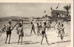 06. CANNES. Jeu De Volleyball Sur La Plage De La Croisette. - Volleyball