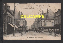 DF / 08 ARDENNES / CHARLEVILLE / LA GRANDE RUE / BOUCHERIE ET MAGASIN A LA VILLE DE PARIS / ANIMÉE / CIRCULÉE EN 1904 - Charleville