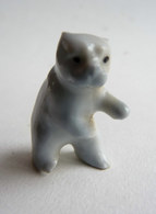 FEVE EN PORCELAINE ANCIENNE ALLEMANDE CHIEN BOULEDOGUE DEBOUT 9618 (Germany) - Animaux