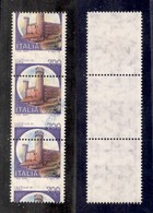 REPUBBLICA - REPUBBLICA - 1980 - 700 Lire Castelli (1524) - Striscia Verticale Di Tre Con Dentellatura Orizzontale Molto - Other & Unclassified