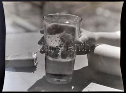 Cca 1959 Krisch Béla (1929-?) Kecskeméti Fotóművész Hagyatékából Jelzés Nélküli, Vintage Fotóművészeti Alkotás (Egy Pohá - Altri & Non Classificati