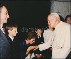 Cca 1990 II. János Pál Pápa, Sajtófotó, Hátoldalon Jelzett, 20×24 Cm - Autres & Non Classés
