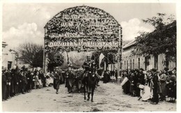 T2 1938 Párkány, Stúrovo; Bevonulás, Díszkapu, Magyar Zászló / Entry Of The Hungarian Troops, Decorated Gate, Hungarian  - Unclassified