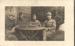 ** T2 Osztrák-magyar Katonák Csoportképe Asztalnál / WWI Austro-Hungarian K.u.K. Soldiers Group Photo - Non Classés