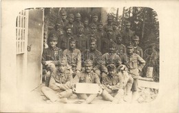 * T2 Osztrák-magyar Katonák Csoportképe, Tisztekkel, Kitüntetésekkel / WWI Austro-Hungarian K.u.K. Soldiers Group Photo - Non Classés