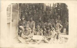 * T2 Osztrák-magyar Katonák Csoportképe, Tisztekkel, Kitüntetésekkel / WWI Austro-Hungarian K.u.K. Soldiers Group Photo - Unclassified