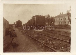 * T2/T3 1915 Osztrák-magyar Katonák Debrecenben A Vonat Előtt / WWI Austro-Hungarian K.u.K. Soldiers Next To The Trains  - Unclassified