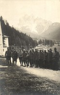 * T1/T2 Osztrák-magyar Katonák Olasz Hadifoglyokkal A See Hotel Előtt / Italien Gefangene Am See Hotel / WWI Austro-Hung - Non Classés