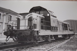 Photo La Vie Du Rail Loco Diesel BB 66000 .La 66623 Au Dépot De Noisy En 1966.Format 24/30 - Trenes