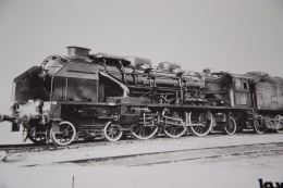 Photo La Vie Du Rail, Loco à Vapeur Type Pacific(231) Chapelon,la 231725 Du Dépot De Tours .Format 24/30 - Eisenbahnen