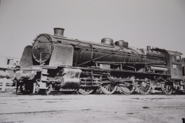 Photo La Vie Du Rail, Loco à Vapeur Type 141C,la 141C112 Au Dépot De Paris Batignolles En 1946 .Format 24/30 - Eisenbahnen