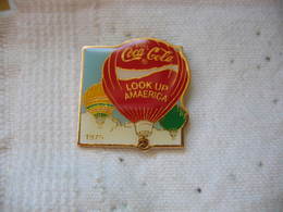 Pin's Coca Cola Année 1975: Mongolfiere Coca Cola, Look Up Amaerica - Coca-Cola