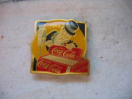 Pin's Coca Cola Année 1949: Piano Coca Cola Avec Un Magicien - Coca-Cola