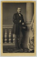 CDV Circa 1860 Ch. Reutlinger à Paris . Homme Au Chapeau Haut De Forme . Dédicace . - Alte (vor 1900)