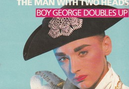 Rare Ancienne  Cp  Pop Culture Années 80  Boy George Doubles Up - Objets Dérivés