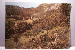 LA ROQUEBRUSSANNE   -   Le Clos Et La Vallée Des Baumes  - ( Pas De Reflet Sur L'original ) - La Roquebrussanne