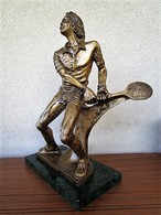 Grand TROPHÉE Récompense TENNIS HOMME Neuf En Résine Couleur Bronze Poids 1,800 Kg Hauteur : 34 Cm - Sonstige & Ohne Zuordnung