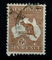 Ref 1234 - Australia 1923 6d Kangeroo Stamp SG 73 - Break In Top Frame - Fine Used - Gebraucht