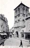 Cpa 86_POITIERS - Eglise Ste Porchaire Et La Rue Gambetta, Animée, Au Loin Automobile D'époque - Poitiers