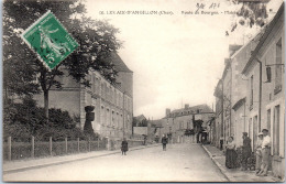 18 LES AIX D'ANGILLON - La Route De Bourges Et La Mairie - Les Aix-d'Angillon