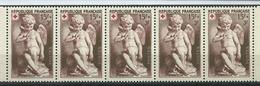 [24] Variété : N° 877 Croix-rouge 1950 Fond Brun-rouge Jusqu'à Brun Gris ** - Unused Stamps