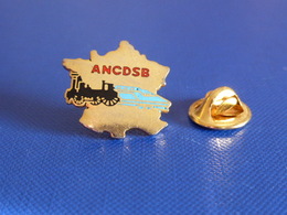 Pin's TGV SNCF ANCDSB Don De Sang Et D'organe - Ancienne Locomotive à Vapeur - TGV Bleu Carte De France (QB53) - TGV