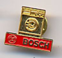 {12598} Pin's " Bosch, Machine à Laver ". TBE.  " En Baisse " - Marcas Registradas