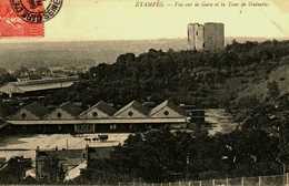 91..............Essonne.....Etampes.....vue Sur La Gare Et La Tour De Guinette - Etampes