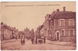 Loire-Atlantique - Saint-Julien-de-Vouvantes - La Grande Place, L'Eglise Et La Mairie - Saint Julien De Vouvantes