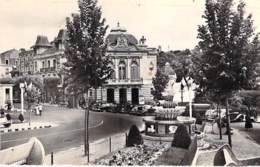 62 - CHATEL GUYON  : Place Brosson - CPSM Dentelée Noir Blanc Format CPA 1957 - Pas De Calais - Châtel-Guyon