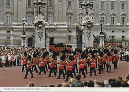 London : Changing The Guards At Buckingham Palace - Buckingham Palace