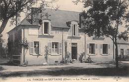 Farges En Septaine        18       La Place Et L'Hôtel         (voir Scan) - Autres & Non Classés