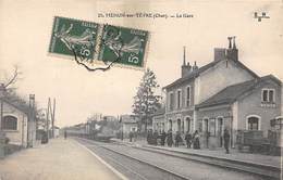 Mehun Sur Yèvre          18          Intérieur De La Gare Avec Train      (voir Scan) - Mehun-sur-Yèvre