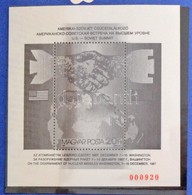 ** 1987 Bélyegkincstár, Benne Ajándék Blokk Piros Sorszámmal (32.000) (csak 1000 Példány) /  Year Book Including Mi Bloc - Otros & Sin Clasificación