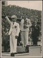 1936 Olimpiai Játékok, A Képen Az Aranyérmes Zombori Ödön Birkózó, Feliratozott Német Sajtófotó, 24×18 Cm - Autres & Non Classés