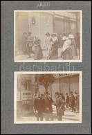 1905 Arad, Utcaképek, Hirdetőoszloppal, üzletekkel, 2 Db Albumlapra Ragasztott Fotó, 9×12 Cm  / Arad, Street View, 2 Pho - Autres & Non Classés