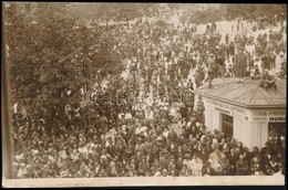 1920. április 21. Horthy Miklós Nemzeti Hadseregére Váró ünnepi Csoportosulás Pécsett A Széchenyi Téren.. Kazinczi Rudol - Autres & Non Classés