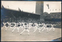 1912 A Második Helyezett Magyar Tornászcsapat Gyakorlata A Stockholmi Olimpián, Hátoldalon Feliratozott Fotó, 10×15,5 Cm - Autres & Non Classés