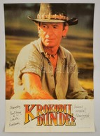 1987 Krokodil Dundee, Ausztrál Film Plakát, Hajtásnyommal,  80x56 Cm - Sonstige & Ohne Zuordnung