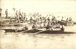 * T2 Balatonkenese, Evezősök Csónakokban. Pfeifer Antal Photo - Ohne Zuordnung